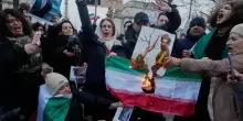Cosa succede in Iran: repressione totale, internet spento e propaganda in tv. La ribellione del popolo al Nizam