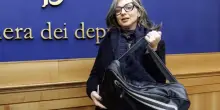L&rsquo;inchino a Francesca Albanese: Pd, M5S e Avs stendono il tappeto alla relatrice Onu che prepara la discesa in politica