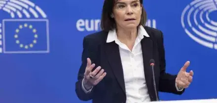 Gualmini molla il Pd di Schlein e va con Calenda. Il Cdm licenzia il ddl immigrazione