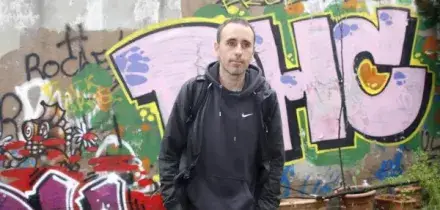 Zerocalcare tace su Torino Salone e i manifesti per il corteo di Askatasuna vanno all&rsquo;asta su eBay: superati i 200 euro