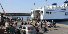 Napoli, da maggio traghetti pi&ugrave; lenti per Ischia e Procida: 10 minuti in pi&ugrave; per proteggere la Gaiola