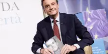 Calenda: &ldquo;Oggi vige il &lsquo;nichilismo dell&rsquo;intrattenimento&rsquo;, ci si interessa solo di ci&ograve; che va di moda ma scade tutto in mezza giornata&rdquo;