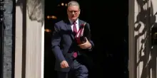Starmer gi&agrave; al capolinea, dimissioni di massa nel suo governo dopo la batosta elettorale: Reform e Tories si accorderanno?
