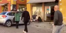 Auto sulla folla a Modena, feriti gravi. Il video e la testimonianza: &ldquo;Quella donna non ha pi&ugrave; le gambe&rdquo;