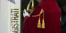 Casi Garlasco e Vassallo, toghe sul palcoscenico: la Procura fa comunicati e viola la norma europea
