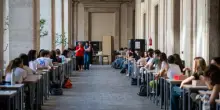 Genitori-elicottero, presidi-fragili: la pedagogia della paura