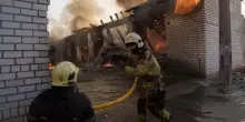 Missili e droni sui civili, l&rsquo;orrore della Russia su Kyiv
