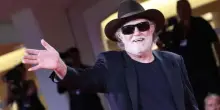 Il canto (De)Gregoriano interrompe la &ldquo;messa cantata&rdquo; pro-Pal: crocifisso con Erri De Luca perch&eacute; uomini liberi