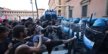 Morte Fakir, a Bologna gli eredi politici dei teppisti del 2001: la sinistra antisistema continua a santificare gli esempi sbagliati