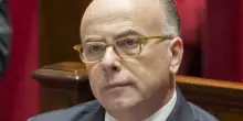 Parla l&rsquo;ex premier francese Cazeneuve: &ldquo;Si affronti la minaccia islamista con fermezza rimanendo fedeli ai valori repubblicani&rdquo;
