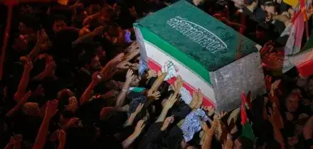 L&rsquo;ultimo viaggio di Khamenei e il ritorno dei bombardamenti: il destino dell&rsquo;Iran continua ad essere in bilico