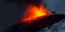 Turista colpito da fulmine sull&rsquo;Etna: l&rsquo;escursione in una zona vietata, il temporale e la tragedia