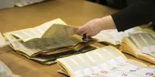 Legge elettorale, confermate le preferenze (con capilista bloccati). Polemica del Pd sull&rsquo;assenza dell&rsquo;alternanza di genere