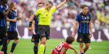 Zero rigori, zero espulsioni e zero chiamate al VAR, benvenuti nella nuova serie A dove l&rsquo;arbitro ritorna al centro del villaggio