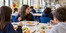 Le aule scodellamento bloccano la refezione a Napoli, e a pagarne le conseguenze sono le famiglie