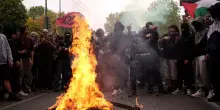 La rabbia degli studenti in piazza: da noi &egrave; tutto un grande fumogeno di populismo