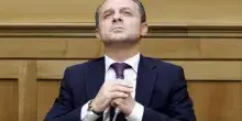 La seduta spiritica di Cateno De Luca: &ldquo;Meloni si dimette a febbraio, elezioni a maggio&rdquo;