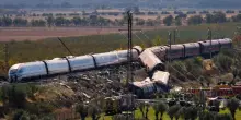 Toledo, scontro tra due treni, i vagoni deragliano: decine di morti (italiana dispersa). &ldquo;Errore umano&rdquo;, i video della strage