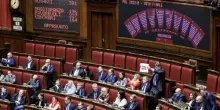 Il giorno dopo la nuova legge elettorale: il centrosinistra rischia di sgretolarsi sul candidato premier