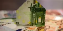 Mercato immobiliare, le banche anticipano la stretta della Bce: i mutui sono gi&agrave; alle stelle