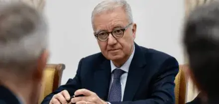 L&rsquo;ennesimo &ldquo;caso servizi&rdquo; imbarazza Mantovano (e il governo): dalle spie russe a Paragon, tutte le falle dell&rsquo;intelligence nell&rsquo;era Meloni