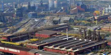 Ex Ilva, stavolta arriva l’intesa: firmato l’accordo per la decarbonizzazione ma con qualche rinvio a settembre
