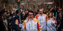 Dall&rsquo;Uomo Gatto a Jackie Chan, tutti portano la fiaccola olimpica tranne i campioni azzurri. E lo sfogo di Fauner diventa un caso politico