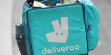 Anche Deliveroo commissariata per sfruttamento dei riders. Paghe inferiori in alcuni casi fino al 90% rispetto alla soglia di povert&agrave;