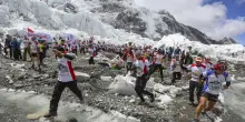 Nepal, una truffa grande come l&rsquo;Everest. Guide, elicotteristi e medici in combutta per truffare le assicurazioni dei turisti degli Ottomila