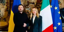 A Meloni non resta che Zelensky, Giorgia conferma il sostegno a Kiev e dice: &ldquo;Un Occidente diviso &egrave; un regalo a Mosca&rdquo;