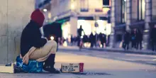 Sei italiani su dieci faticano ad arrivare a fine mese: l&rsquo;allarme dell&rsquo;Eurispes