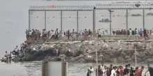 Ceuta, Meloni volta le spalle a Madrid e fa sponda con Le Pen sospendendo (inutilmente) Schengen. Ma Bruxelles si schiera con Sanchez