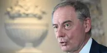 Rai, nuovo allarme di Bruxelles sul pluralismo. Intanto Urso chiede di controllare le fonti di Report. E l&rsquo;ad Rossi si autocandida al bis alla guida di TeleMeloni
