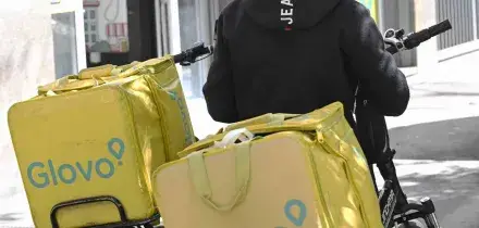 Glovo, il bluff delle paghe dignitose: la procura di Milano dice no alla revoca del controllo giudiziale anti-caporalato