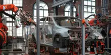 Produzione industriale a picco, continua il tracollo con il governo Meloni