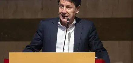 Campo largo, tutti vogliono il programma. Ma da Conte a Schlein, fino a Onorato, tutti parlano solo di primarie