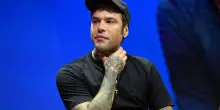 Fedez: quattro fan lo denunciano: &ldquo;Picchiati per un selfie&rdquo;. La replica: &ldquo;Reagito a un&rsquo;aggressione&rdquo;. L&rsquo;episodio fuori dallo stesso locale del caso Iovino