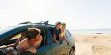 L&rsquo;auto &egrave; la regina delle vacanze (meglio se ha la guida assistita)