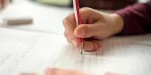 La scuola woke arriva anche nei compiti delle vacanze