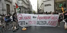 Morte Fakir, nuovi cortei a Napoli e Firenze. E spuntano le bandiere dei Carc