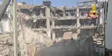Messina, crolla una palazzina: cinque feriti gravi e dispersi sotto le macerie