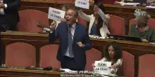 Delmastro, la Camera dice no ai pm e il M5s scatena il delirio al Senato