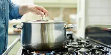 Fornelli a gas, il rischio invisibile: quasi una famiglia su due non conosce i pericoli