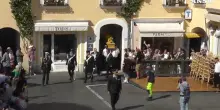 L&rsquo;ultimo saluto a Peppino di Capri: bara in Piazzetta tra gli applausi