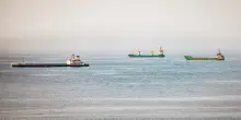 Iran-Usa, nuova escalation: colpite due petroliere a Hormuz