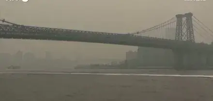 Il fumo degli incendi in Canada oscura lo skyline di New York