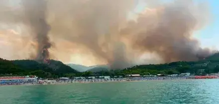 Incendio sul Gargano, Canadair a Peschici