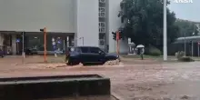 Maltempo a Perugia, strade allagate e traffico in tilt a Fontivegge