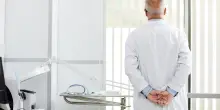 Commissione Covid, continua il pressing per spaccare il centrodestra sui medici radiati