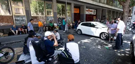 Rogo e sequestro al centro sociale Spin Time. Gualtieri in soccorso di 400 abusivi